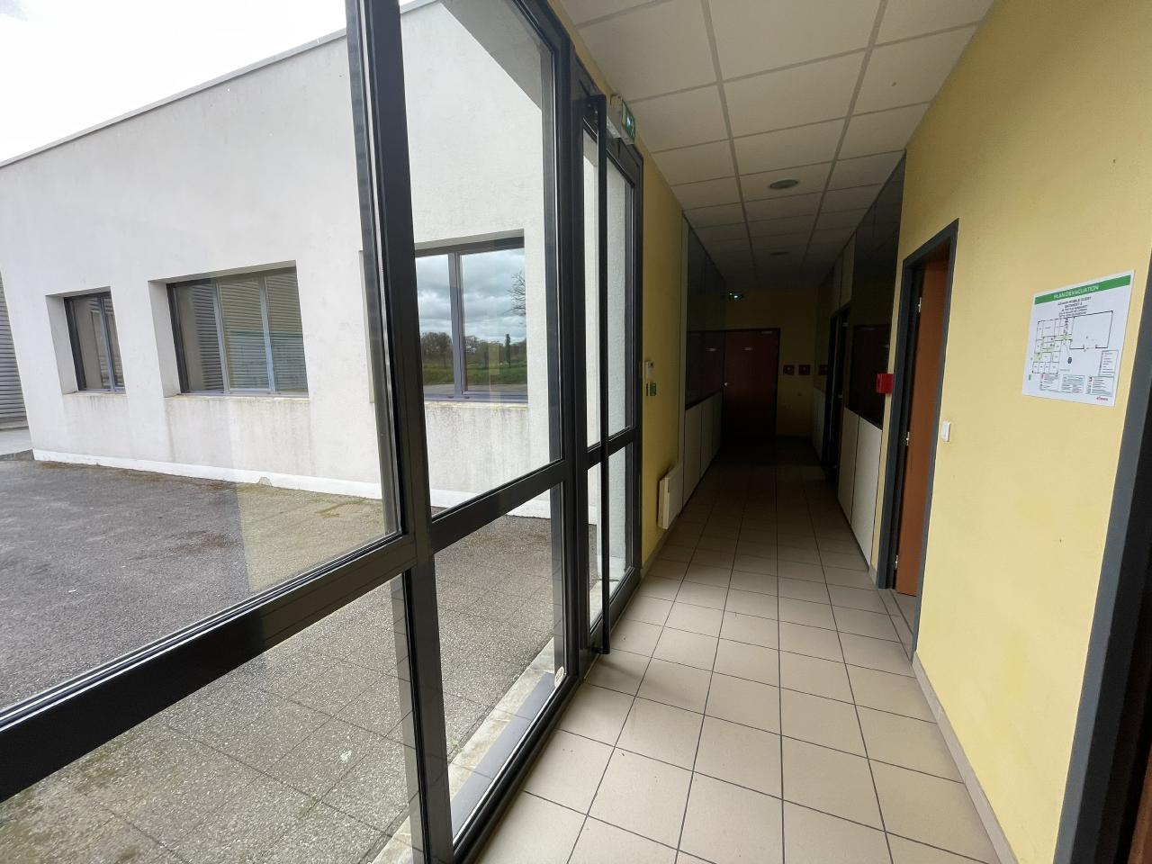 Local d'activité Vern-sur-Seiche 619m² Location local d'activité Vern-sur-Seiche Ille-et-Vilaine OLACT2310938 3